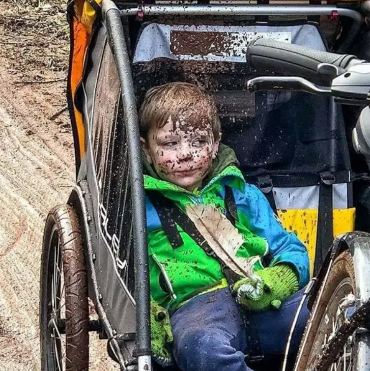 15 дітей, які просто хотіли спокійного дитинства, але батьки вирішили інакше - фото 857383