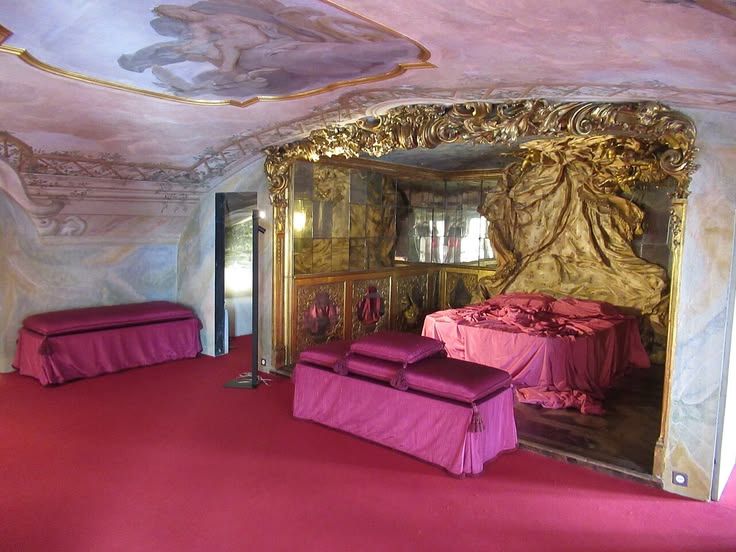 'Я не з такої сім'ї, я з богатої': дорожезні інтер'єри, від яких віє несмаком - фото 857033