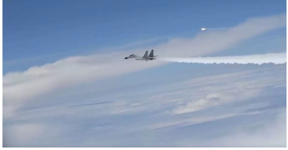 Пілоти під час навчання "намалювали" у небі чоловічі статеві органи - їм уже пригрозили покаранням