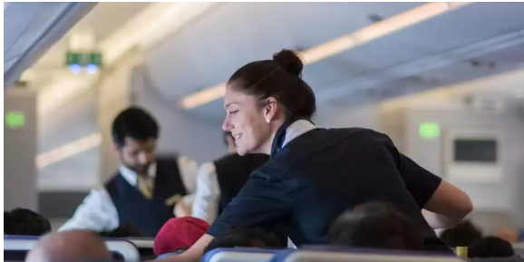 Шок у повітрі: нетвереза бортпровідниця влаштувала переполох під час польоту