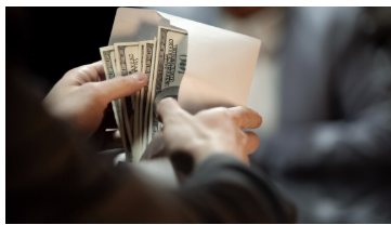 НАБУ та САП викрили на хабарі працівників СБУ, які вимагали $110 тисяч