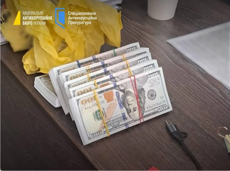 Працівників СБУ викрили на хабарі в $110 тис.: за що вимагали гроші