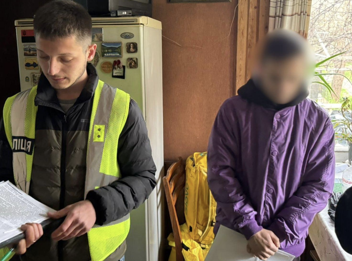 У Києві чоловік через соцмережі продавав порновідео з дітьми