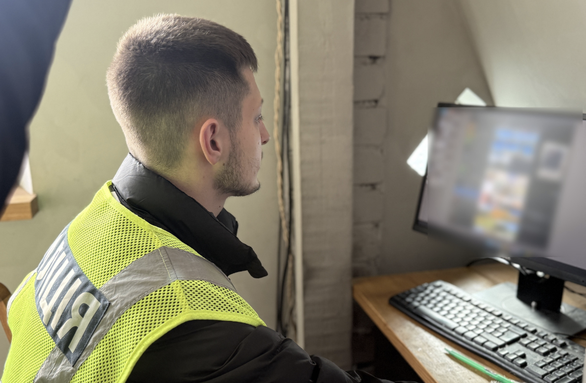 У Києві чоловік через соцмережі продавав порновідео з дітьми