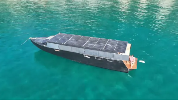 Блогер створив унікальну сонячну яхту Helios 11 із майже нескінченним запасом ходу