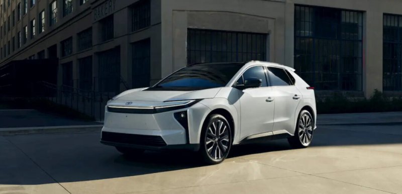 Новий електрокросовер Toyota bZ проїжджає більше, ніж обіцяли (ФОТО)