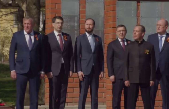 Провальний «перформанс»: Медведєв зганьбився спробою заспівати під фонограму