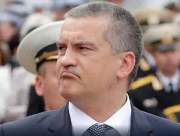 Окупанти визначилися, чи проводити парад і ходу "безсмертного полку" в Криму