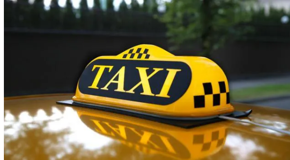 Безпілотні таксі у Польщі: перші випробування на дорогах розпочнуться вже цього року