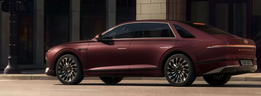 Hyundai представила оновлений Grandeur з революційним інтер'єром та штучним інтелектом