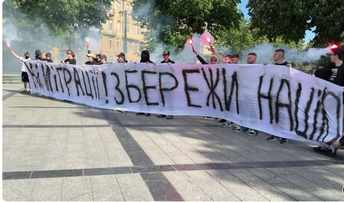 «Україна для українців»: у Львові мітингували проти залучення іноземних робітників