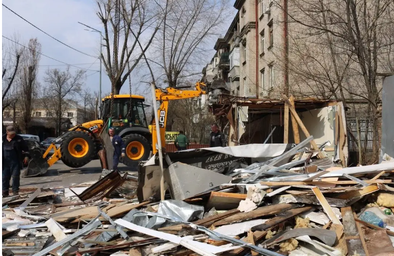 У Києві за весну демонтували понад 600 незаконних об’єктів і звільнили тисячі квадратних метрів