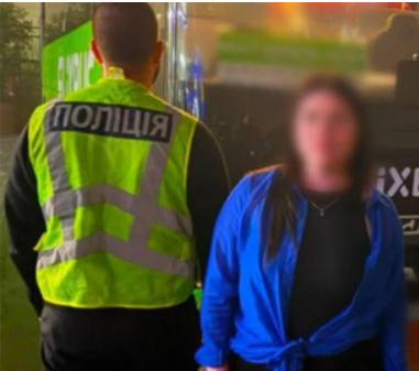 Обіцяла роботу за кордоном: на Київщині затримали жінку, яка вербувала в інтернеті жінок для секс-праці