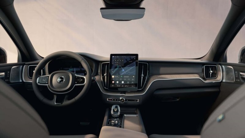 Volvo оновить популярний кросовер XC60: запас ходу на електриці зросте втричі