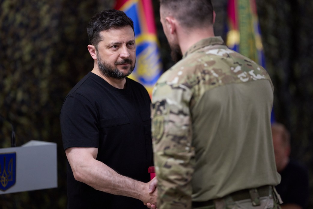 Президент відзначив нагородами бійців 