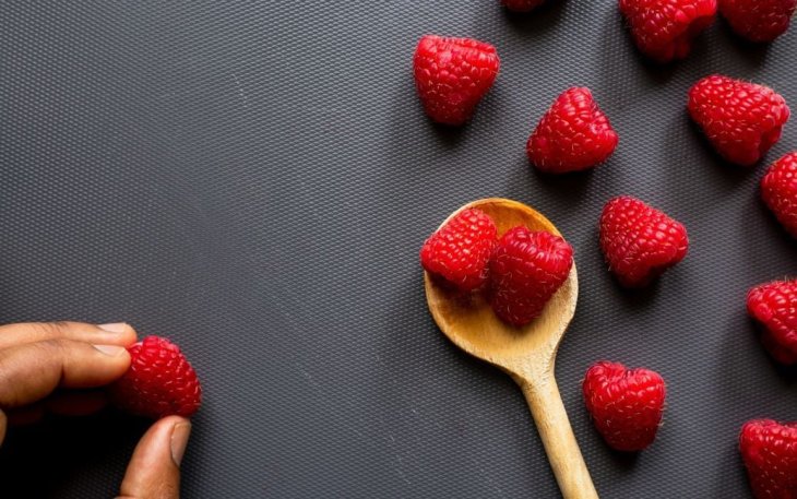 Вчені назвали п&rsquo;ять особливо важливих продуктів для людей за 50, які треба їсти щодня