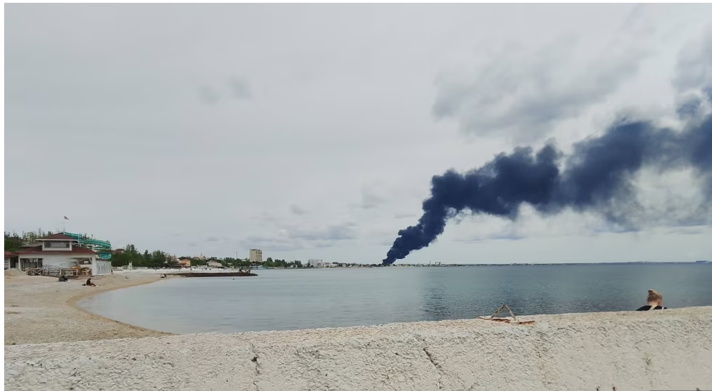Пожежа на нафтобазі та пошкоджені мости. «Схеми» публікують супутникові знімки наслідків атак по Криму