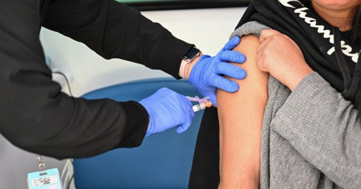 Чи&nbsp;дійсно щеплення небезпечні: медики розвінчали найпопулярніші міфи про вакцинацію