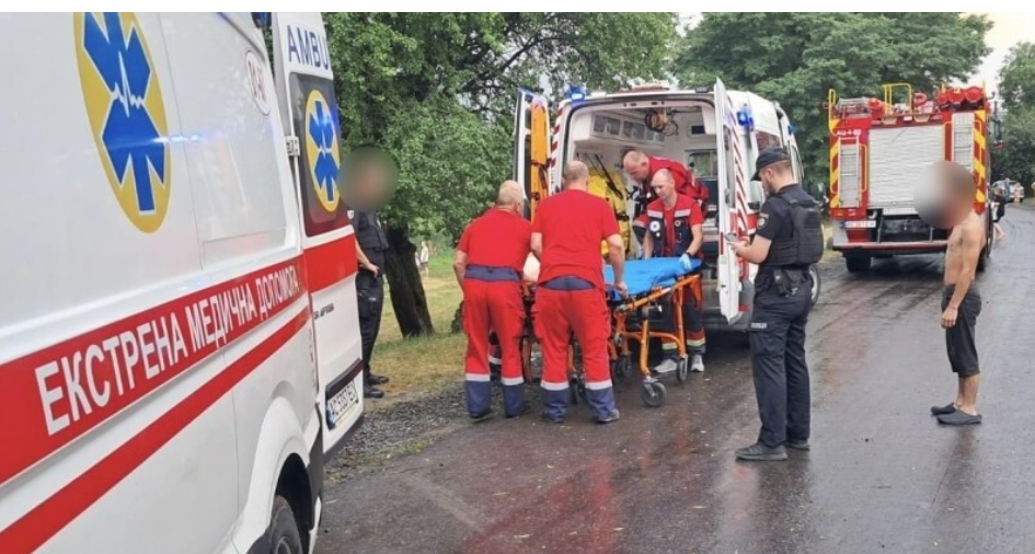 На Волині та у Львові внаслідок удару блискавки постраждали вісім людей, серед них є діти