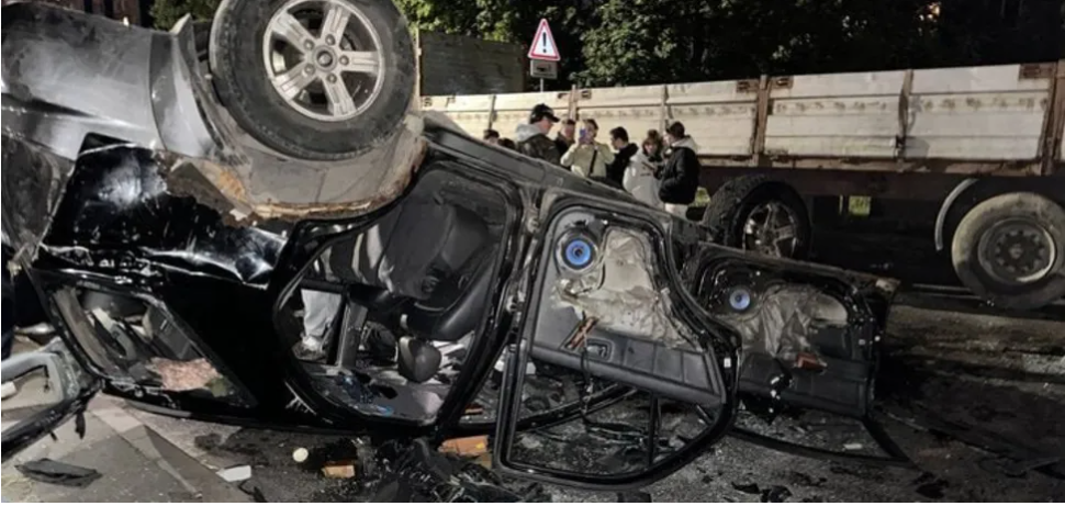 У Львові натовп перекинув автомобіль ТЦК під час конфлікту через мобілізацію