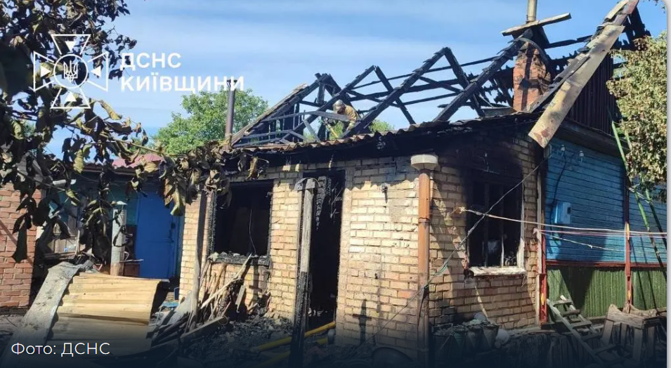 Трагедія на Київщині: під час пожежі в приватному будинку загинула людина, є поранений