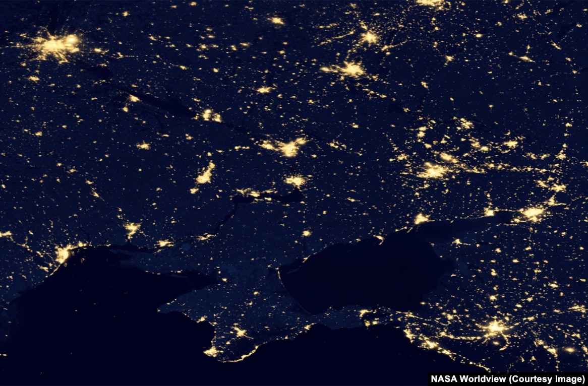 упутники NASA зафіксували скорочення населення і відключення електроенергії в Україні на фотографіях