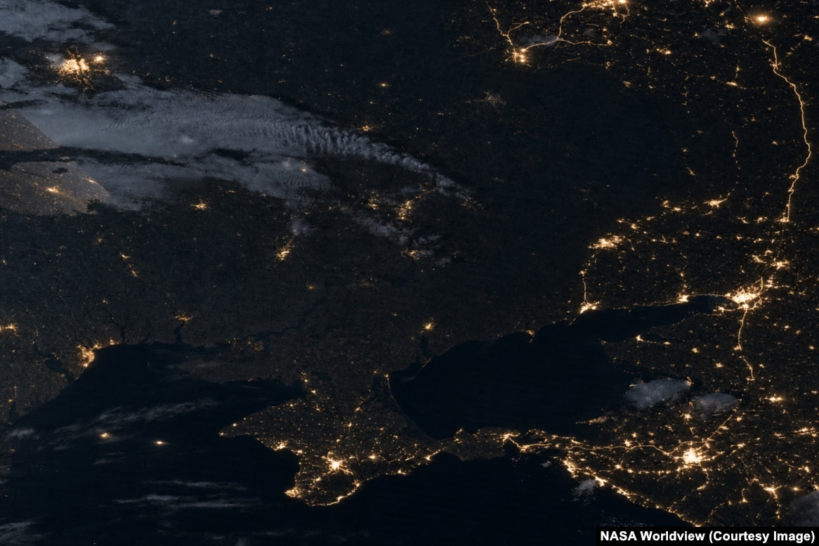 упутники NASA зафіксували скорочення населення і відключення електроенергії в Україні на фотографіях