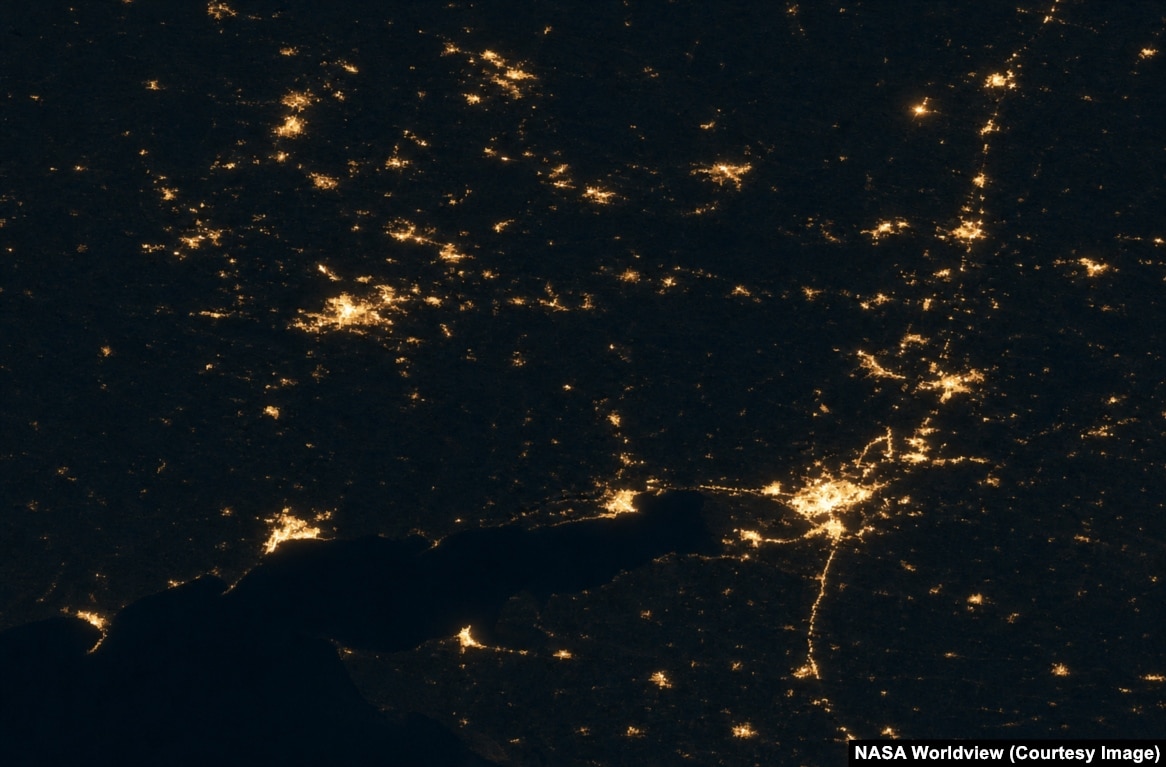 упутники NASA зафіксували скорочення населення і відключення електроенергії в Україні на фотографіях