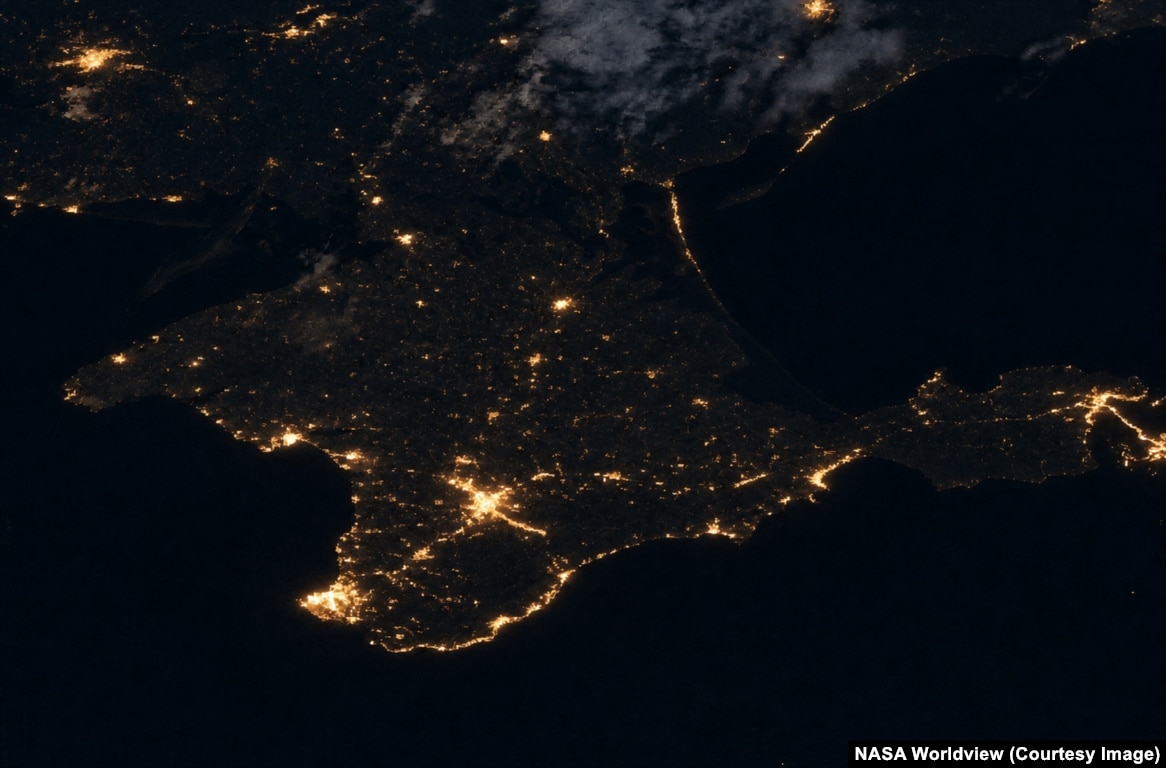 упутники NASA зафіксували скорочення населення і відключення електроенергії в Україні на фотографіях