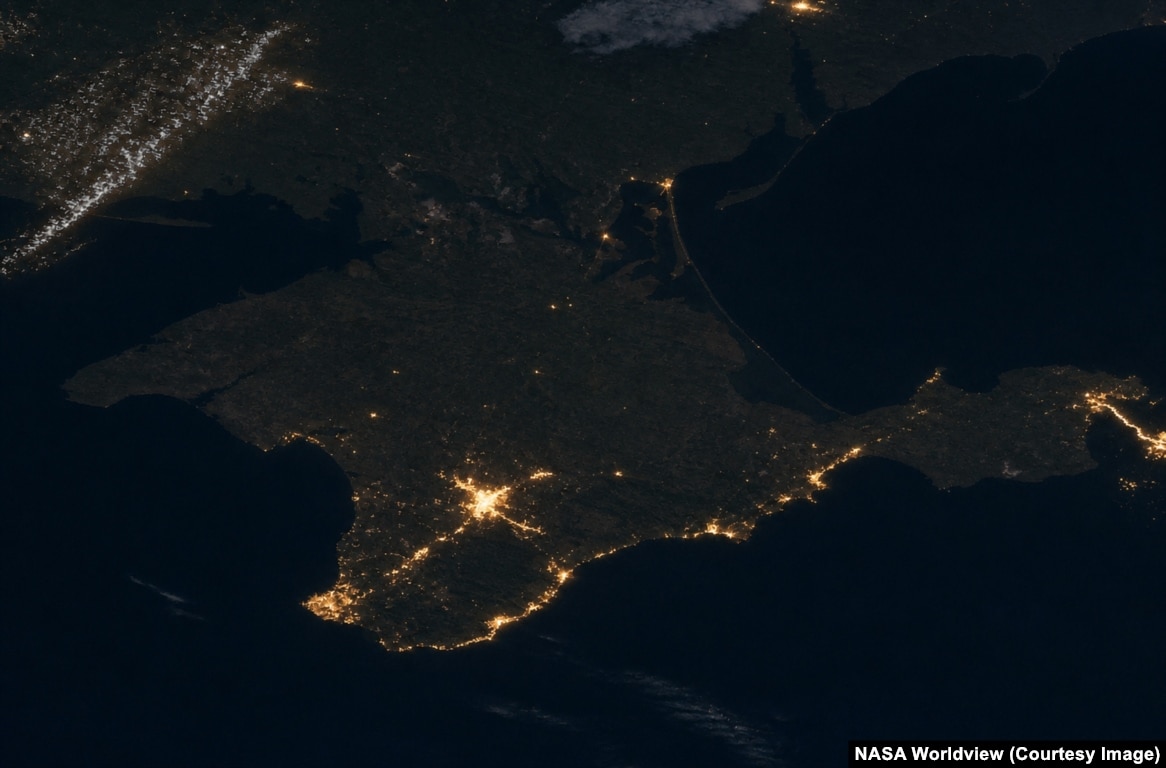 упутники NASA зафіксували скорочення населення і відключення електроенергії в Україні на фотографіях