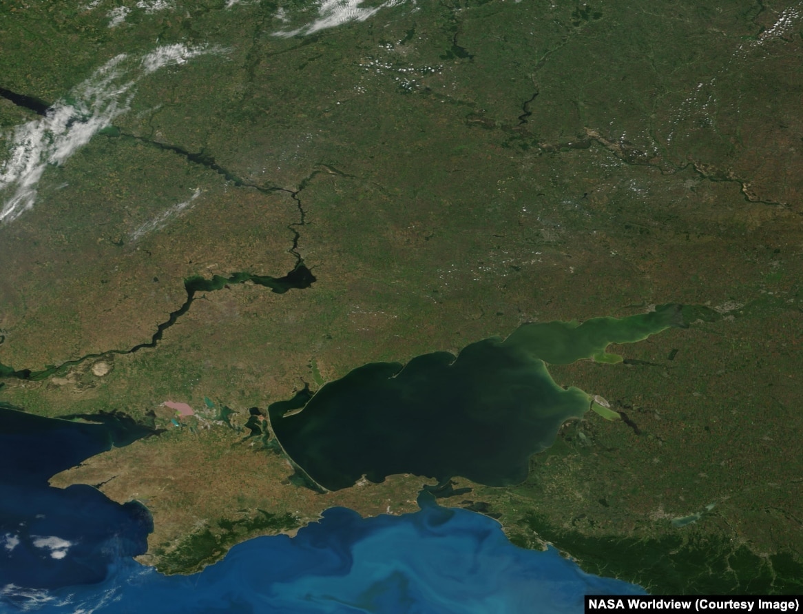 упутники NASA зафіксували скорочення населення і відключення електроенергії в Україні на фотографіях