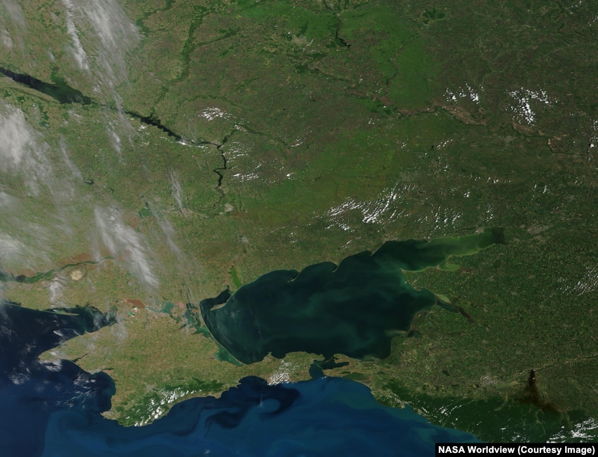 упутники NASA зафіксували скорочення населення і відключення електроенергії в Україні на фотографіях