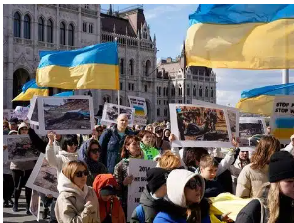 Зміни для українців у ЄС: виплати скоротять, а чоловіків за незаконний виїзд депортуватимуть