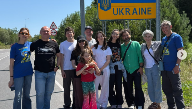 Голлівудський актор Джессі Айзенберг волонтерить на Львівщині