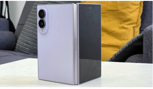 Новий Samsung Galaxy Z Fold 8 у паспортному стилі перевершив версію Ultra