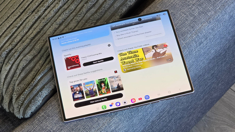 Samsung Galaxy Z Fold 8: огляд переваг унікального співвідношення сторін