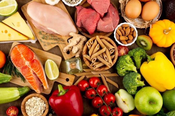 Шість недорогих продуктів, які допоможуть зігрітися та швидко заснути