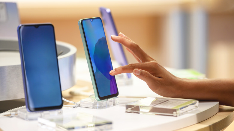 Бренд Nokia остаточно йде з ринку смартфонів