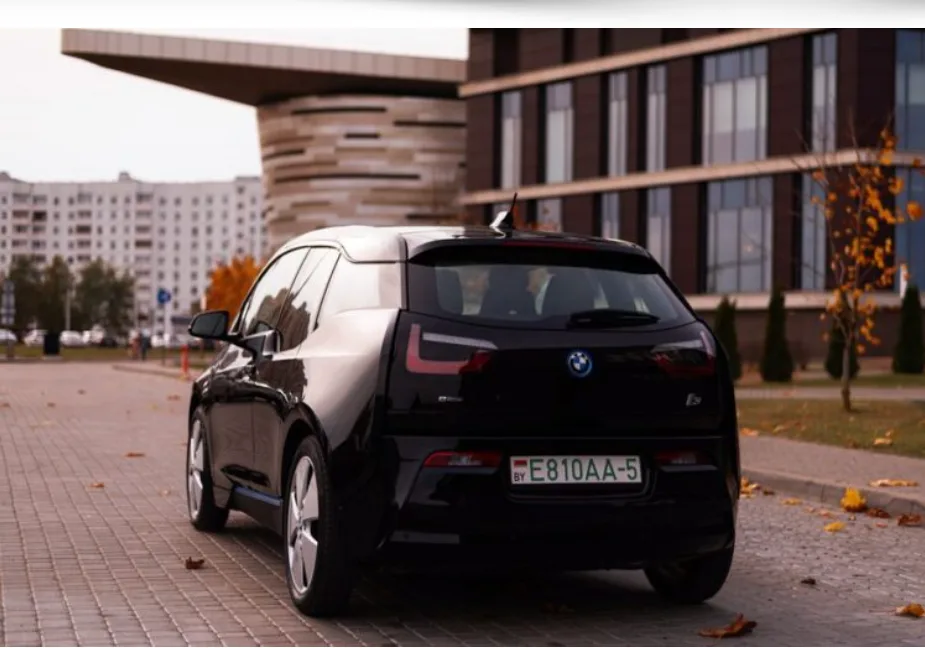 BMW i3 Long Wheelbase виходить на китайський ринок у нових кольорах