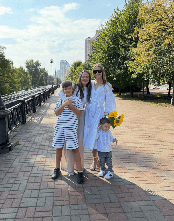 Дружина Віталія Козловського з&nbsp;сином та&nbsp;родиною / &copy; instagram.com/yuliabakumenko