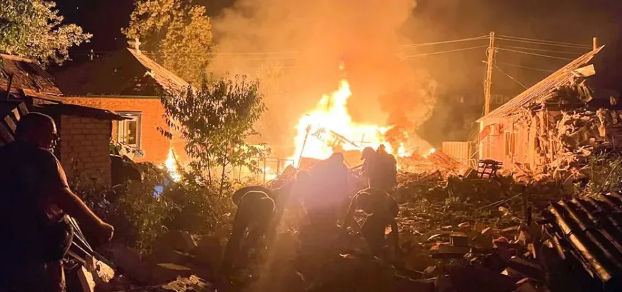 Росія атакувала дроном житловий будинок у Чугуєві: серед загиблих – дитина. Фото