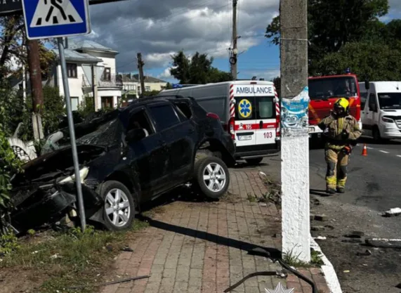 Аварія на Прикарпатті: у Заболотові не розминулися два легковики, троє людей у лікарні