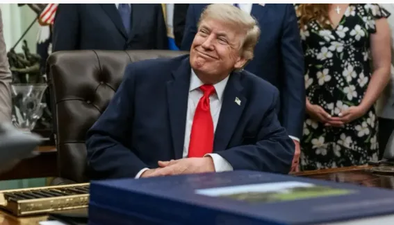 Дональд Трамп поскаржився, що йому ніхто не дякує за відмову від президентської зарплати
