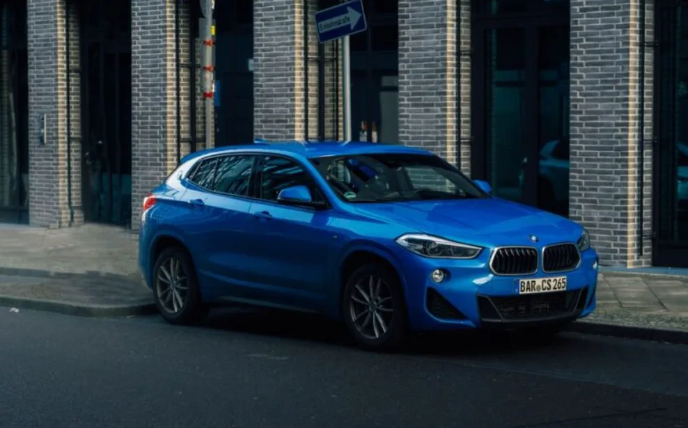 BMW презентувала електричний купе-кросовер iX4 з запасом ходу 828 км