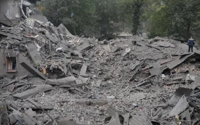 Удар по п'ятиповерхівці в Запоріжжі: кількість жертв росте, під завалами ще є люди