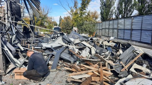 &laquo;Шахед&raquo; влучив у кабінет: у Кропивницькому російський дрон пошкодив підприємство з виготовлення пластикових вікон