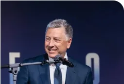 Курт Волкер пояснив, чому Трамп вимагає виборів в Україні, але мовчить про 26 років правління Путіна