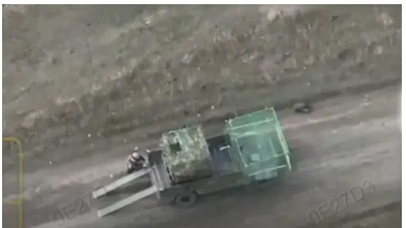 Відео: українські військові евакуювали пошкодженого наземного робота за допомогою іншого НРК