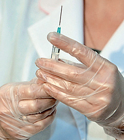 Импортные вакцины разрешили тестировать на украинцах