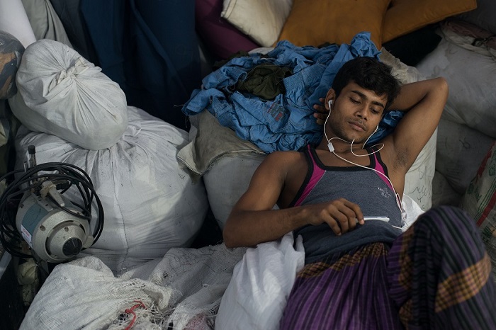 Шокирующие кадры со швейных фабрик в Бангладеш. ФОТО